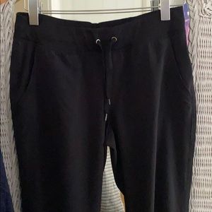 Athleta Black Pocket Comfy Light Sweat Pants 6 T